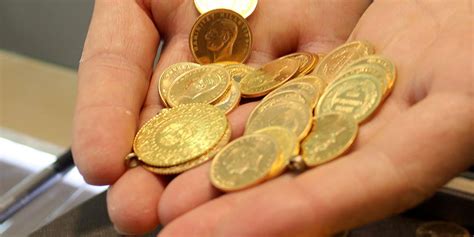 Canlı gram altın fiyatı, çeyrek altın, yarım ve tam altın fiyatları, altın hesaplama aracı doviz.com'da. çeyrek altın fiyatı haberleri