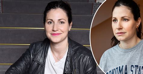 Jun 03, 2021 · regidebutanten nour el refai tycker att det var lyxigt att ha en förlaga att stödja sig mot, men konstaterar också att den var väldigt dansk, så det fanns en del att jobba på. Psykologen till Nour El Refai: "Det är ditt problem" | Femina