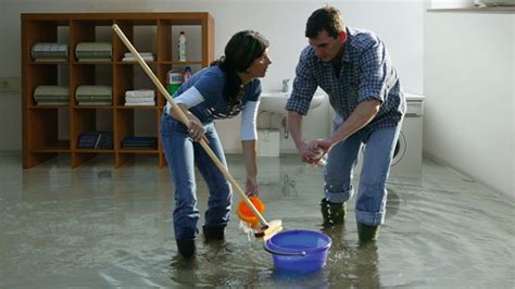 Februar, hatten wir einen wasserschaden im haus (doppelhaushälfte), welches wir letztes jahr auch wir hatten ein (allerdings lange zeit unbemerkten) wasserschaden, mit dem ergebnis, daß es. Wasserschaden: keine Zeit verlieren! | Wohnen | News für ...