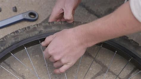 To keep enjoying the benefits that bikes have to offer, you inevitably have to replace the tires. How to change a bike tire | Canadian Tire
