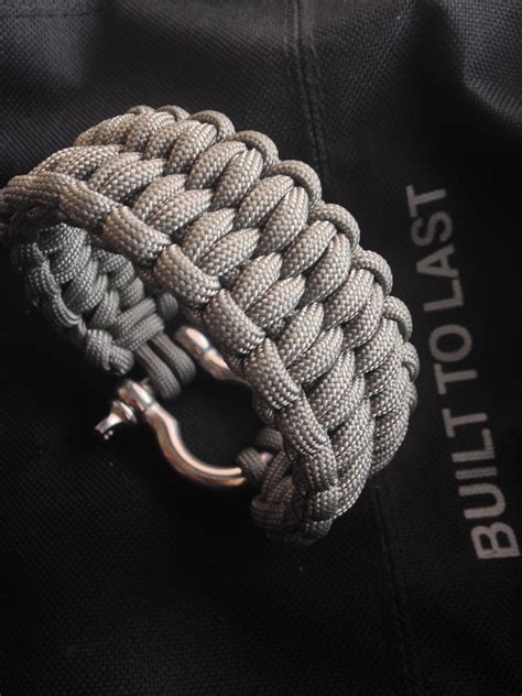 Most popular paracord knots reviewed with detaild instructions. Pin by MArio Fragoso on Paracord bracelets | Paracord knots, Paracord bracelets, Paracord