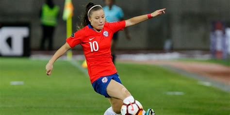 El estadio nacional, la catedral del fútbol chileno, desde hoy tiene un camarín exclusivo para nuestras guerreras. La Roja enfrenta a Uruguay en busca de su primera victoria ...