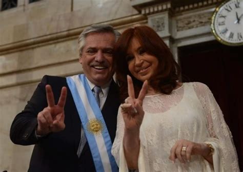 Se convirtió, además, en la ganadora de las primeras elecciones primarias en la historia argentina, habiendo obtenido poco más del 50 % de los votos válidamente emitidos y una ventaja de 38 % sobre ricardo alfonsín , candidato de. Alberto Fernández, sobre la carta de Cristina Kirchner ...