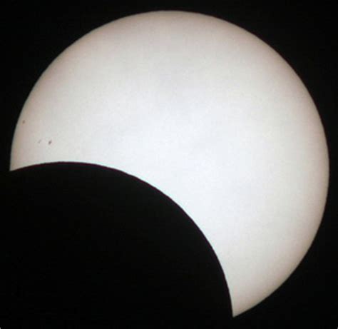 Was unterscheidet die partielle und totale sonnenfinsternis? astrofotografie.org: Fotografie von Sonnenfinsternissen