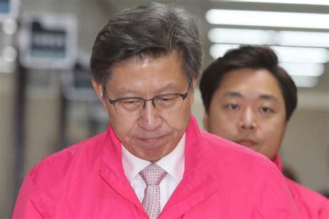 미국의 재협상 요구를 보면 한미fta가 미국이 불공평하다고 생각할 정도로 한국에게 유리한 협정이었다는 반증이죠. 통합당 초비상…박형준 '개헌저지선 100석도 위태롭다' : 클리앙