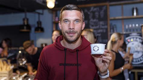 @anadoluefessk için çok hak edilmiş bir zafer! 'Ice Cream United': Lukas Podolski eröffnet seine erste ...