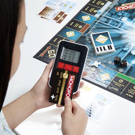 Monopoly banco electrónico trae una unidad de banco electrónico multiuso con tecnología táctil que hace el juego reglas o instrucciones para jugar al monopoly. Monopoly Banco Electronico :: Juguetería El Pehuén en ...