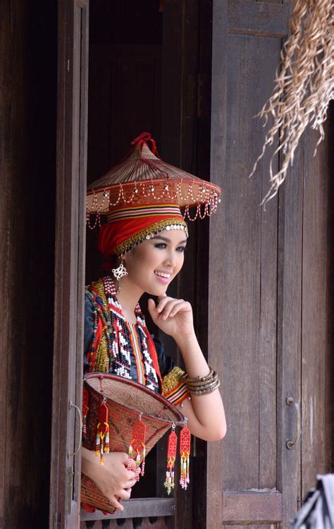 Traditional costume the traditional costume for the melanau women resembles the baju kurung there is some resemblance to the spoken sarawakian malay language. Traditional dress in Sarawak, Malaysia. Sarawak is one of ...