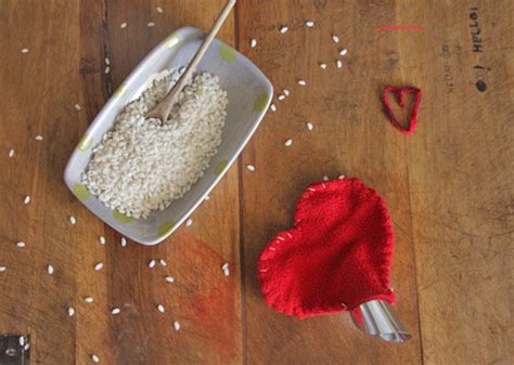 Qualcuno potrebbe pensare che la festa di san valentino è stata inventata solo per invogliare la gente a spendere (william shakespeare) 26) un bacio è il ponte rosso che costruiamo tra le nostre anime, che danzano 33) amore non è guardarci l'un l'altro, ma guardare insieme nella stessa direzione. San Valentino: Fall in low cost! | SiBlogga!