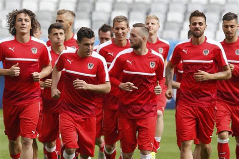 Having emerged as one of the favourites to win the tournament, italy will be high on confidence heading into the knockout rounds. Áustria e Hungria abrem as contas do grupo de Portugal ...