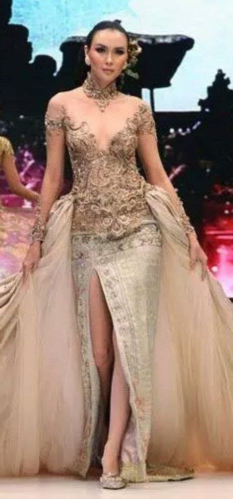 Model kebaya lengan panjang yang transparan. Anne Avantie/ Kebaya Panjang / Mengenal Lebih Dekat Anne ...
