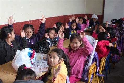 Dibujos para colorear que ayuden a aprender el abecedario y los nombres de los colores. El 22.5% de niños repite primero primaria