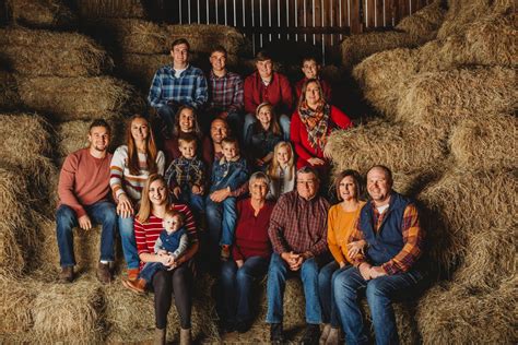 Extended family photography barn | Extended family photography, Family photography, Photography