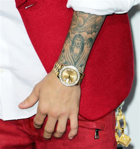 Check out all of her ink, here! Justin Bieber Still Has His Selena Gomez Tattoo - WSBuzz.com