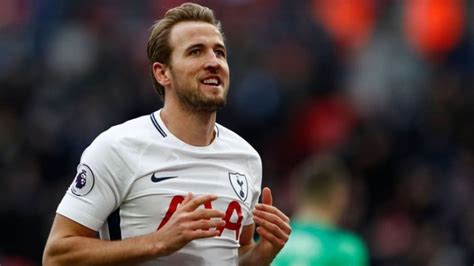 Harry edward kane is a professional english footballer who plays as a striker for the club tottenham hotspur and england national football team. Meski tak Mencetak Gol Kontra Burnley, Harry Kane Mengukir ...