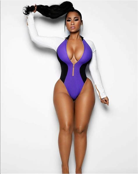 2,000+ vectors, stock photos & psd files. CHANELLE X ROSEGOLD | One piece, Tammy rivera, Curvy woman