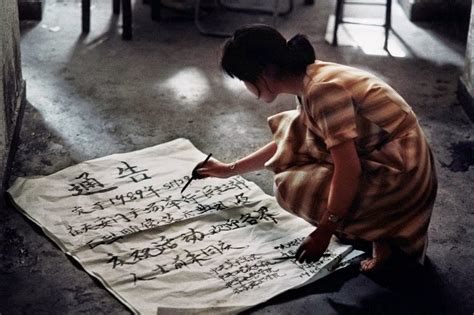 The events at tiananmen were the first of their type shown in detail on western television. Pictures of the Aftermath of the Tiananmen Square in Beijing, China in 1989 ~ Vintage Everyday
