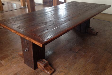 Für diesen schönen tisch wurden 300 jahre alte eichenbalken aus einem dachstuhl verwendet. Reclaimed Dining Table from 1850's Hand Hewn Beams ...