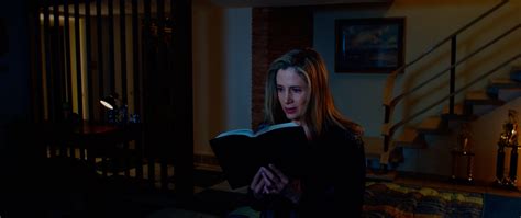 Eine fotografin aus münchen sucht auf einer griechischen insel nach einem neuen modell für die titelseite ihrer zeitschrift und erlebt allerlei abenteuer. Bild zu Mira Sorvino - 6 Below - Verschollen im Schnee ...