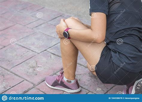 Why do my knees hurt after running? Young Sport Woman Holding Knee In Pain Suffering Muscle ...