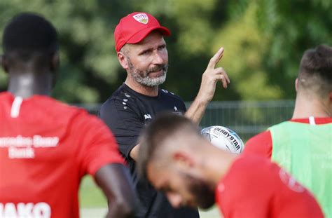 Forever learning the craft & always trying to improve on the last picture i've taken. Trainer des VfB Stuttgart: Tim Walter - ein Mann mit ...