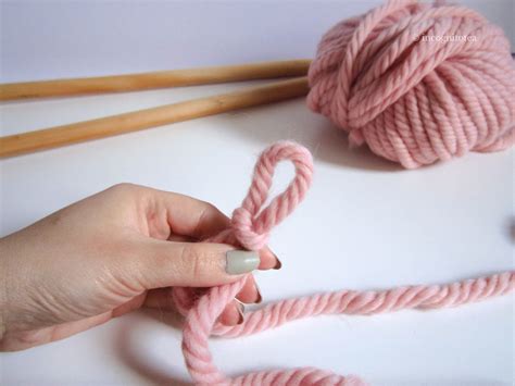 I'm not an expert, so if i can do it then you could!! Knitting Basics | How to make a slip knot