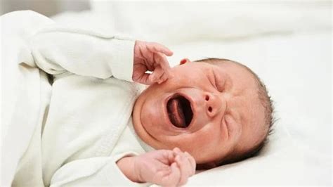 Bayi baru lahir menangis malam hari. 10 Penyakit yang bisa dialami bayi baru lahir, Parents ...