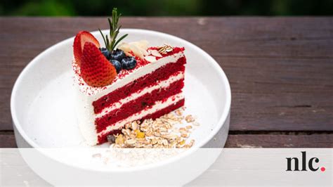 Hozzáadjuk a gőz fölött megolvasztott étcsokoládét és. Red velvet torta - nlc.hu