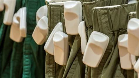 Dolce&gabbana presenta le collezioni primavera estate 2021. Taccheggio record alle Sorelle Ramonda: tenta di rubare ...