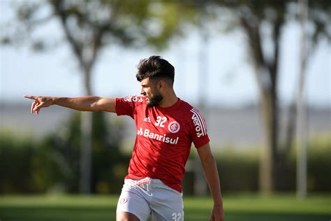 Um clube italiano não revelado sinalizou com uma proposta de 10 milhões de euros (r$ 61,1 milhões) pelo atacante yuri alberto, do internacional. Com Galhardo suspenso, Yuri Alberto deve ser titular ...