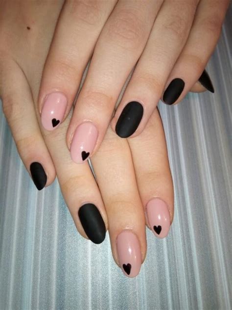 Con las uñas preparadas ya con sus tips pegados comienzo aplicar a críticos negro y color natural decorando con cintilla gruesa y unos cristales tornasol a. Uñas Acrilicas Negras De Serpiente - Pin en nails ...