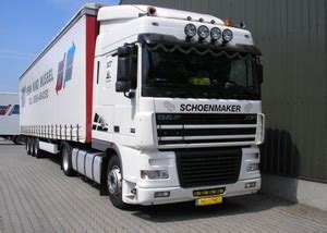 Naast schoenmaker transport is op hetzelfde adres ook schoenmaker agri bv gevestigd, een loonbedrijf. Schoenmaker - Vlagtwedde