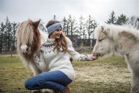 Kathrine sørland (born 25 march 1980) is a norwegian fashion model, tv presenter and beauty queen who has competed in the miss world and miss universe beauty pageants. Strikkemekka.no - Viking - KATHRINE GENSER 1806-1