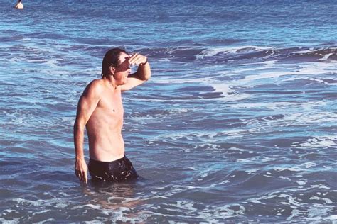A tradition unlike any other turned into a pain unlike any other for rory mcilroy's dad at the masters on thursday … 'cause the dude got drilled in the leg by one of his son's wayward shots!! RIPPED: Mickelson Shows Off Massive Weight Loss (and Abs)