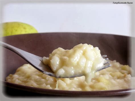 Monnyb., nota food blogger web e televisiva, prepara un risotto alle mele e speck alto adige i.g.p. RISOTTO ALLE MELE E TOMA