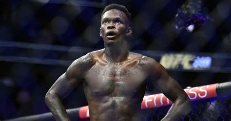 Ufc middleweight champion israel adesanya reflects about his life journey from nigeria to new zealand to the octagon with zain asher ahead of his bout at ufc 263. Israel Adesanya: Όλοι σχολίασαν το δεξί του στήθος ...