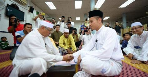 .soalan untuk di soal kepada pihak pengantin lelaki untuk di jawab sebelum saat akad dilakukan. Soalan Semasa Akad Nikah Di Selangor - Muharram ee