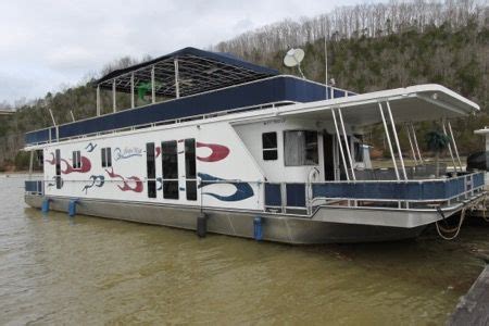 This fit for purpose house boat, coo for 9 persons, is available for inspection in townsville. Houseboat For Sale - 2004 Funtime 16' x 68' Widebody ...
