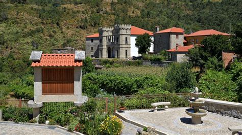 No concelho dos arcos de valdevez, a norte de portugal, está a aldeia de sistelo, apelidada por muitos como o pequeno tibete português. Sistelo, Arcos de Valdevez Foto de Luis Filipe Correia ...