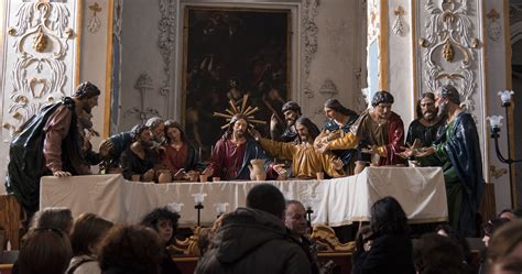 L'ultima cena è quella che gesù visse con gli apostoli durante la pasqua ebraica precedente la sua morte. Letter from Washington DC: L'Ultima Cena.