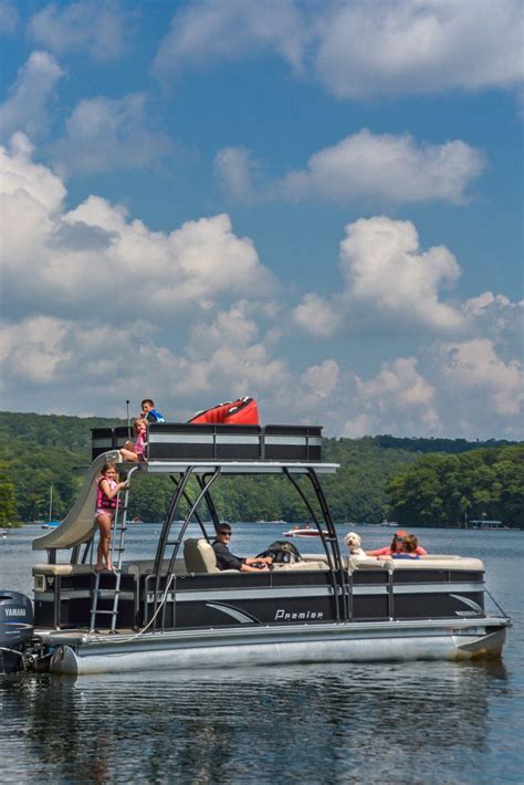 Deep creek lake, the largest freshwater lake in maryland, extends 12 miles and has a surface of 3,900 acres with 65 miles of shoreline. Deep Creek Lake Boating - Taylor-Made Deep Creek Vacations ...