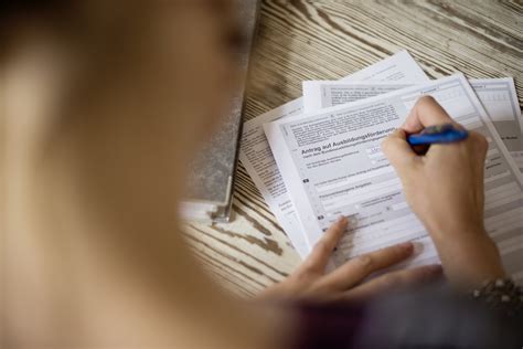 Der studienkredit soll helfen, die lebenshaltungskosten im erststudium, zweitstudium, postgradualen studiengängen und der promotion unabhängig vom einkommen der eltern zu finanzieren. 35 Top Pictures Ab Wann Kann Ich Bafög Beantragen ...