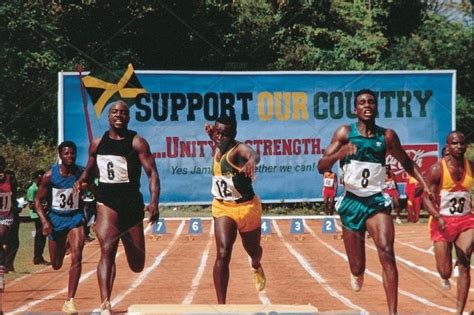 Derice, sanka giugno bevil e yul sono quattro atleti giamaicani, con poche risorse e nessuna conoscenza o l'adattamento di neve, ma disposti a raggiungere un obiettivo complesso: Cool Runnings - Quattro Sottozero - Film (1994) - Foto Scena | iVID.it - Galleria Fotografica ...
