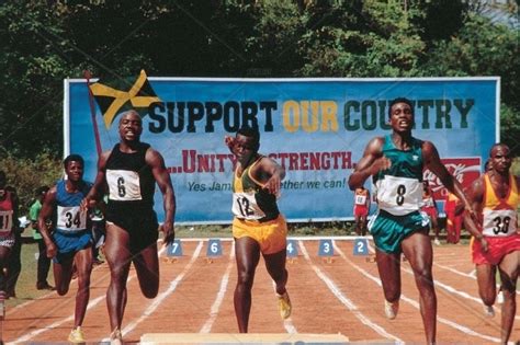 Un film prodotto dalla walt disney ispirato alle gesta degli atleti di bob, battenti bandiera giamaicana, durante le olimpiadi del 1988. Cool Runnings - Quattro Sottozero - Film (1994) - Foto ...