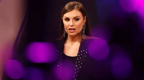 Wer die meisten punkte absahnt und damit auch ein preisgeld für den guten zweck, entscheidet das grill. Laura Wontorra: Die Reaktionen zur neuen "Grill den ...