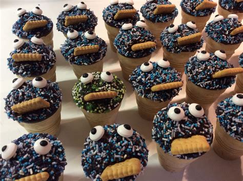 Ob klassische muffins oder mit einer leckeren buttercreme in cupcakes verwandelt, die kuchen in der waffel machen auch optisch einiges her und stellen das perfekte dessert für verschiedenste anlässe dar. Kleine Kuchen im Waffelbecher von Minerva | Chefkoch.de