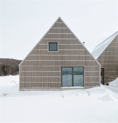 Pelletier de Fontenay draws on local barns for Hatley House in Canada