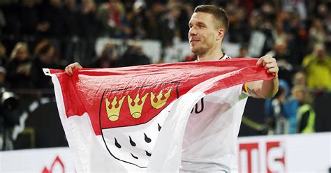 Der effzeh hat derzeit mit 24 spielern den kleinsten bundesligakader und fünf verletzte leistungsträger. effzeh-Live: Podolski im Interview - Keine schwere ...