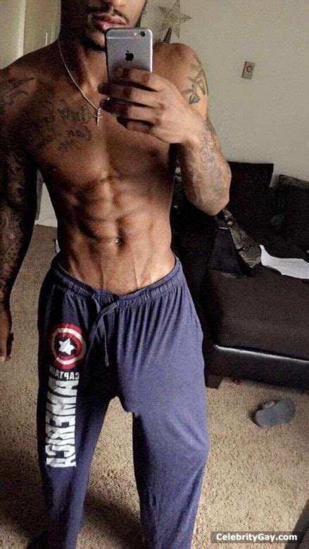 I would love to share a guys mouth with a bunch of other guys. OMG, he's naked: Instagram model Dwayne Mckell | OMG.BLOG