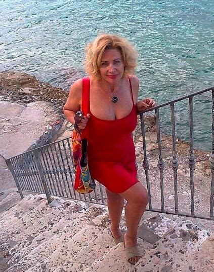 Singles over 50 can use this international network to find dates in their desired age range. mature women panosundaki Pin